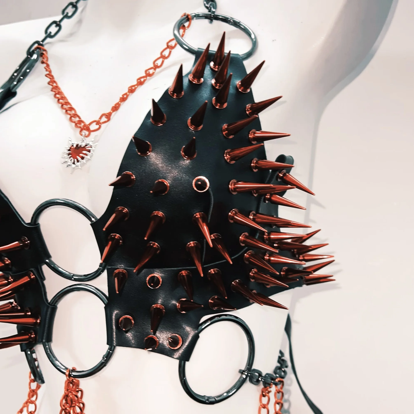 PU leather rivet o ring metal chain mini skirt set