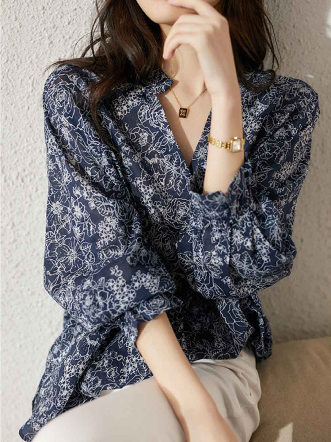 Bella Elegant V-Neck Lantern Sleeve Floral Printed Top
