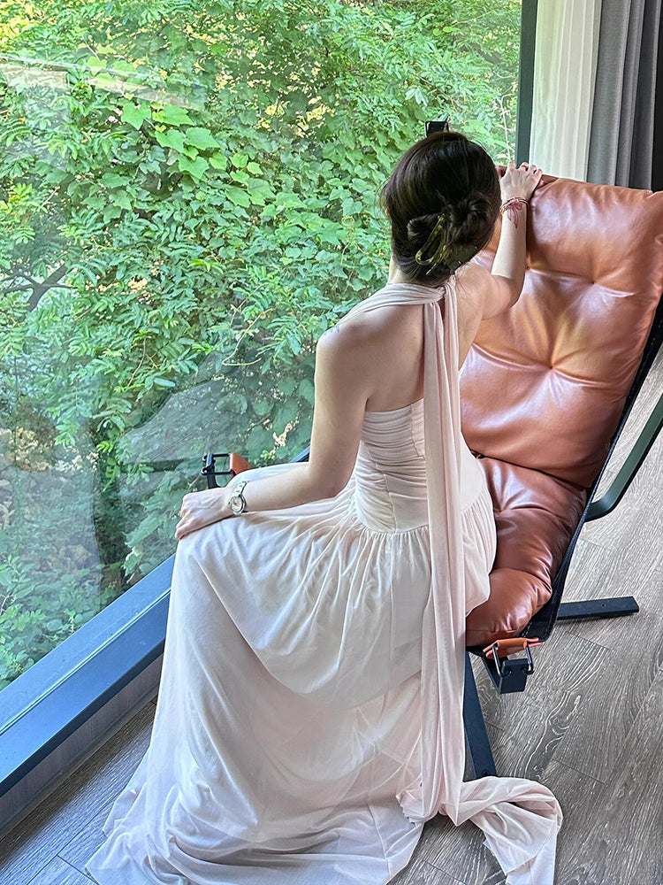 Backless V-neck Halter Dress · Waist-cinching Slim-fit Elegant Style