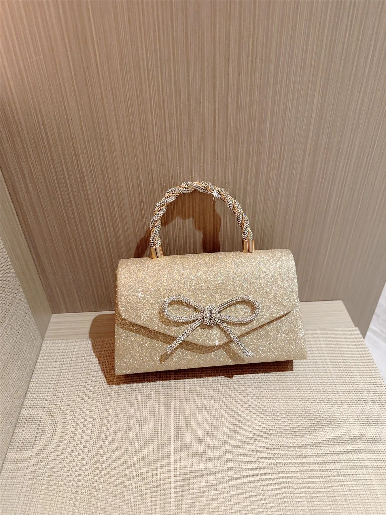 European American Diamond Bow Chain Clutch Bag