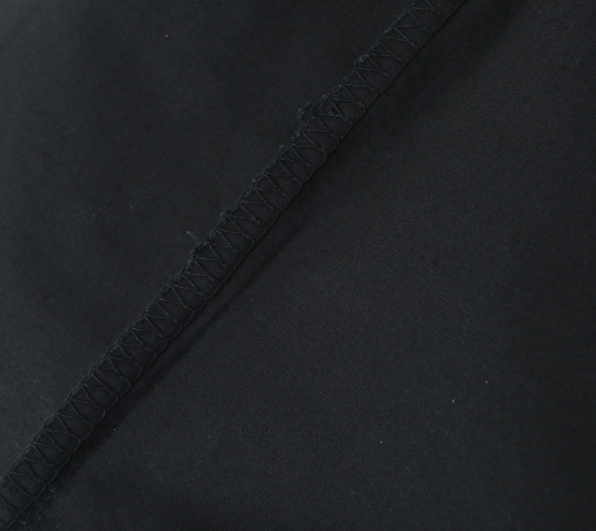 Black – Elegant Femme Fatale V-Neck Dress