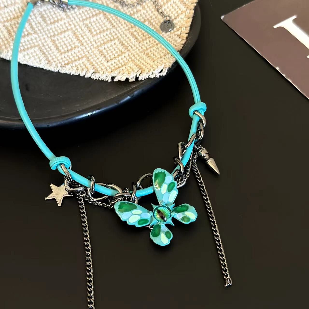 Metal chain green butterfly decor choker necklace