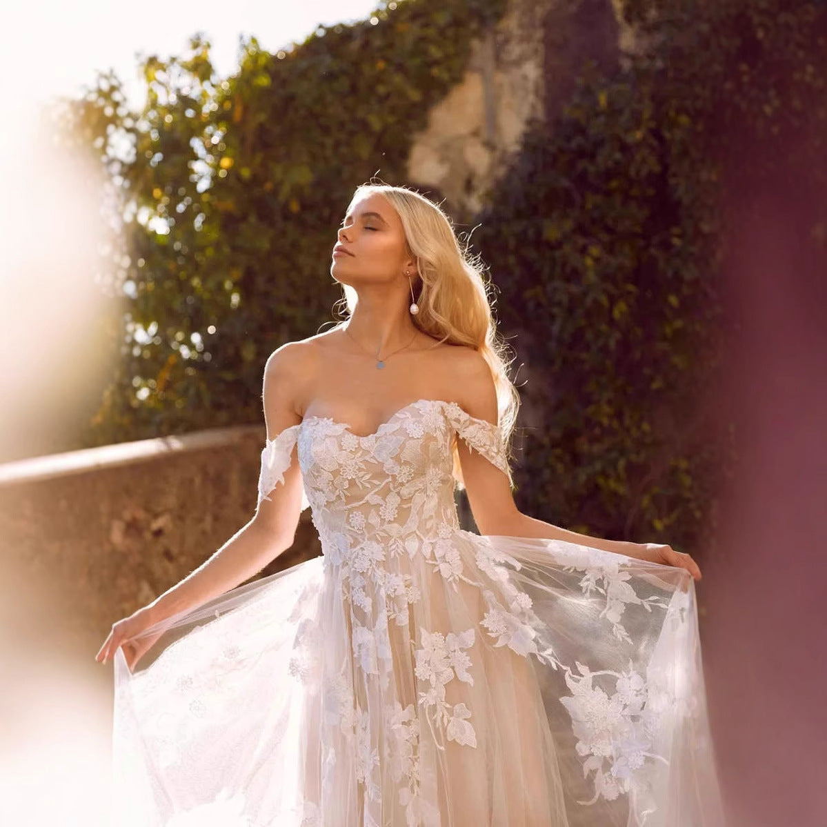 Lace Deep V-Neck Sleeveless Wedding Dress