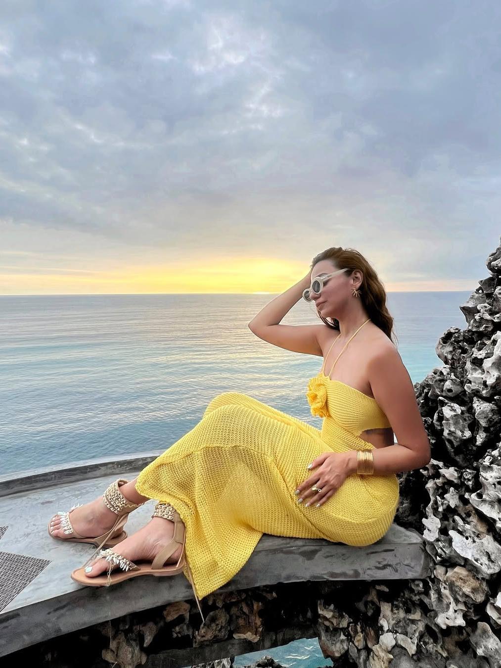 Flower Applique Halterneck Crochet Backless Dress