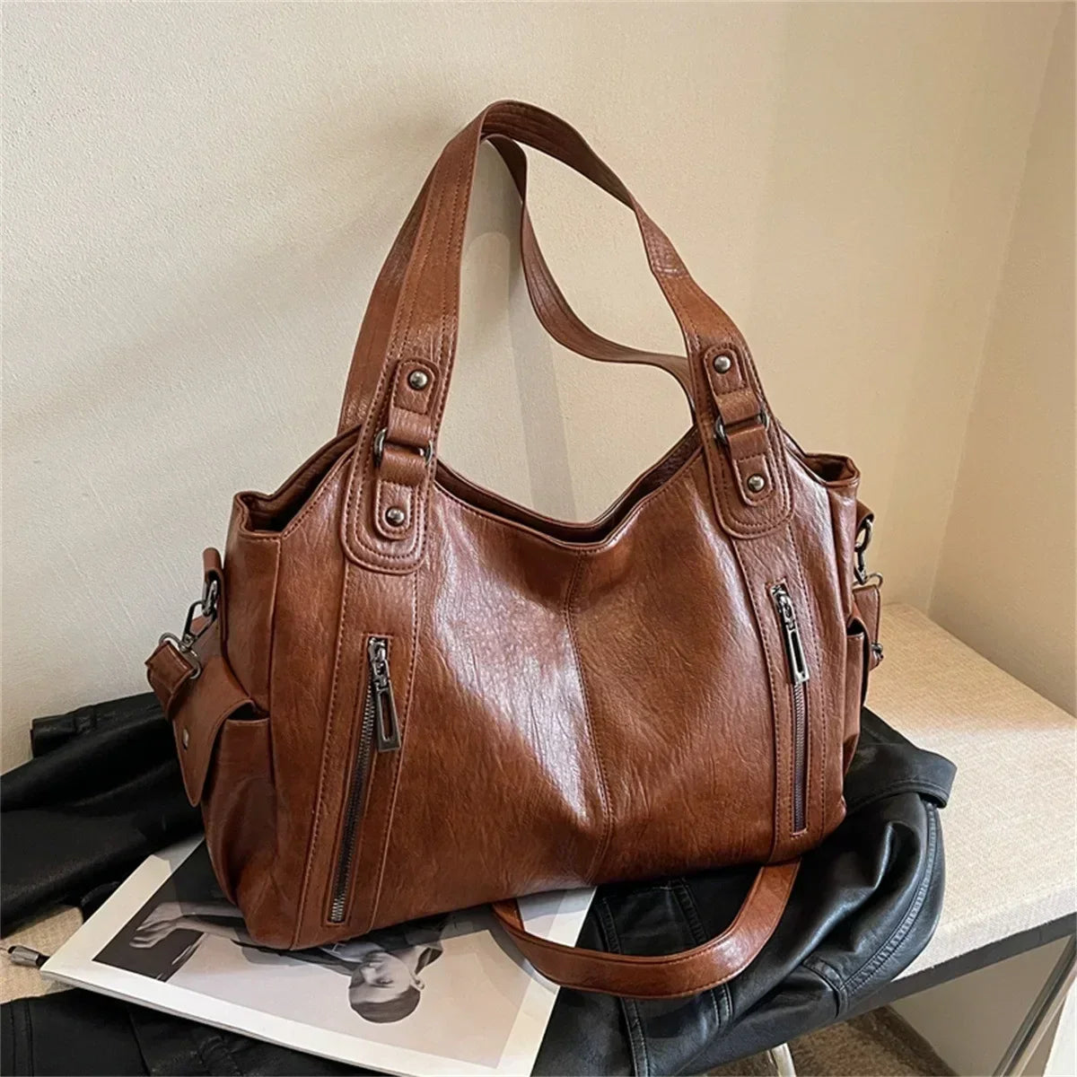 Contrasting Color High-Quality Zipper Shoulder Bag