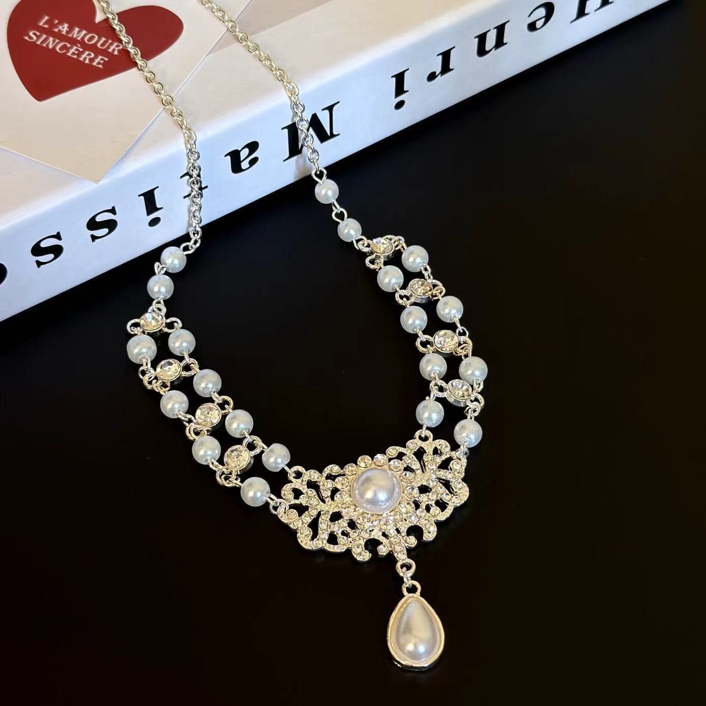 Faux pearl pendant rhinestone choker necklace