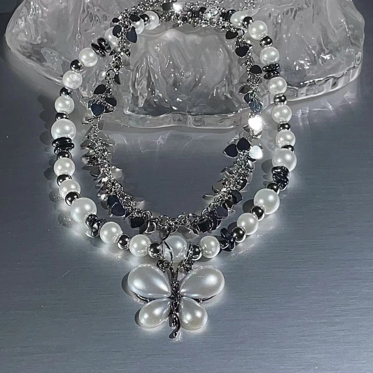 White butterfly decor faux pearl choker necklace