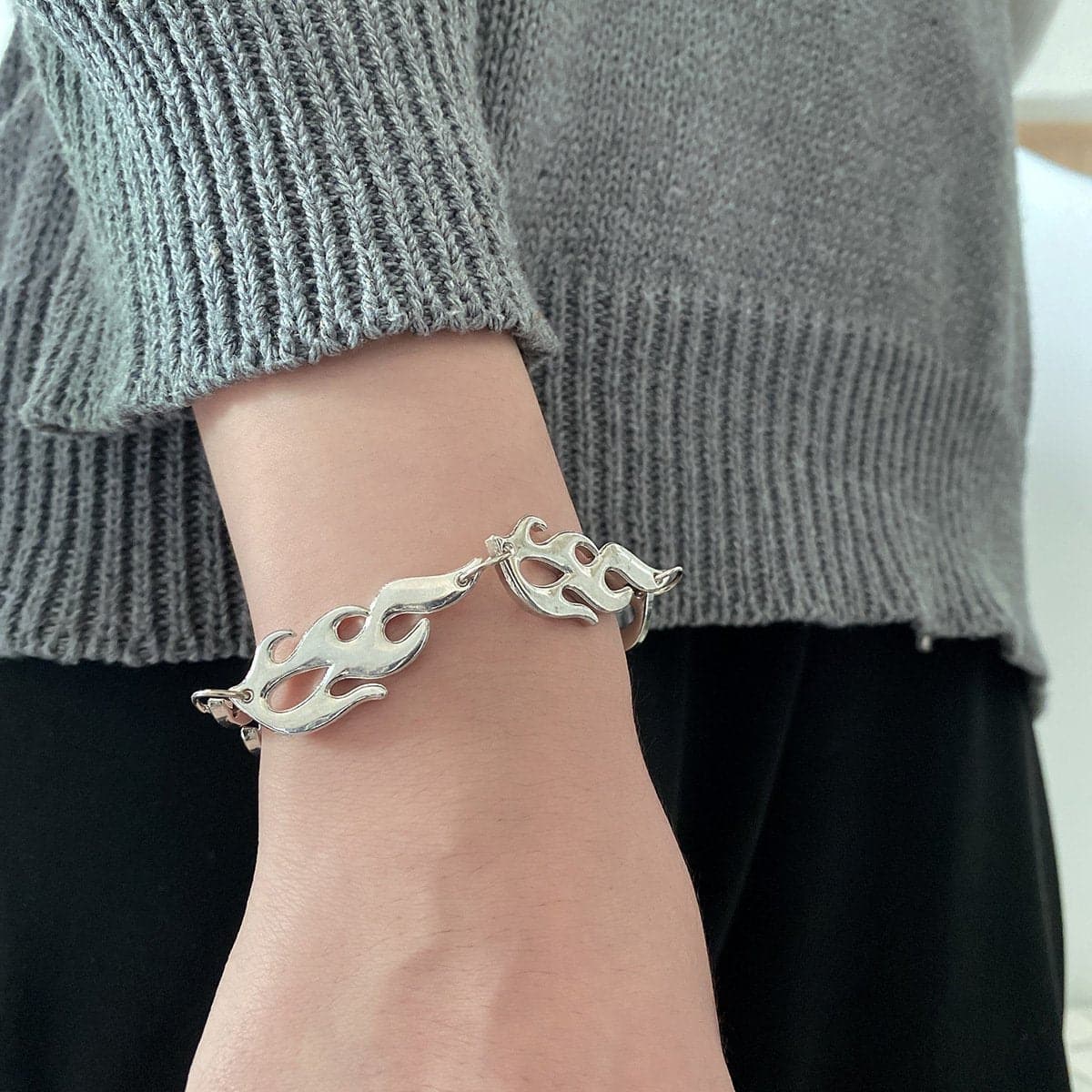 Flame decor metal chain bracelet
