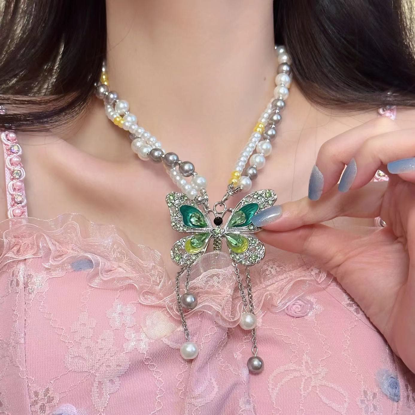 Green butterfly faux pearl choker necklace