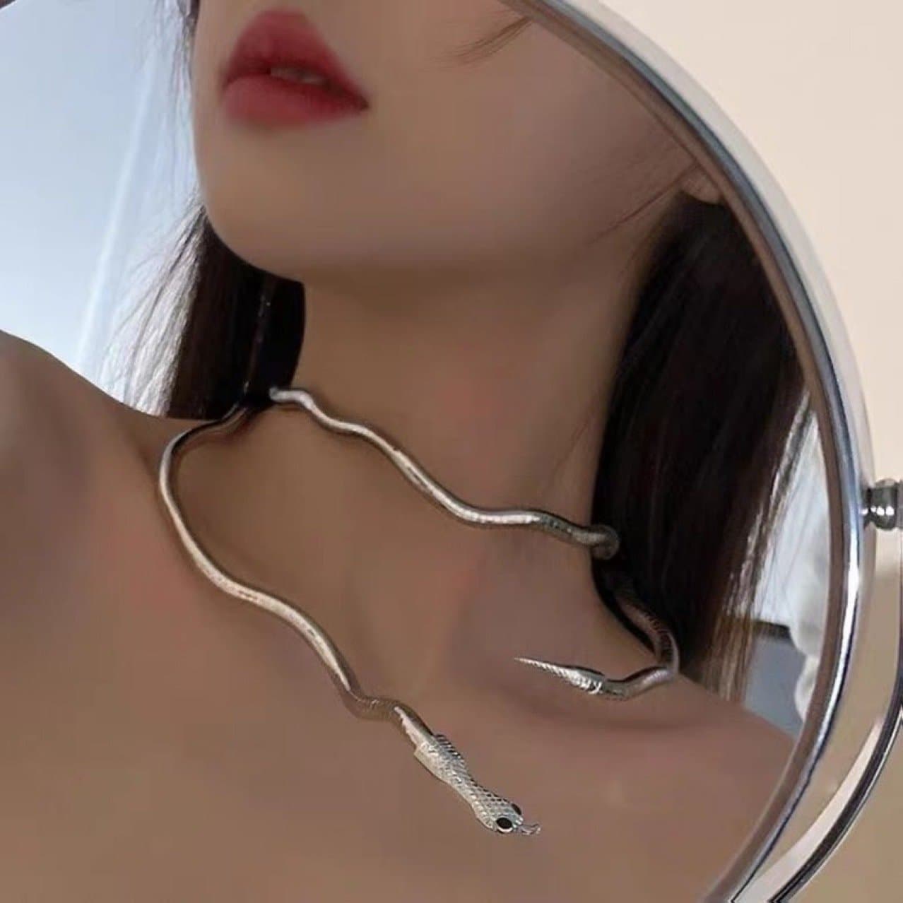 Snake decor rhinestone choker necklace