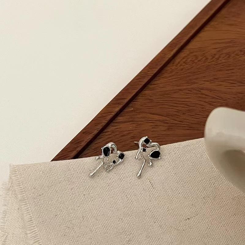 Heart rhinestone stud earrings