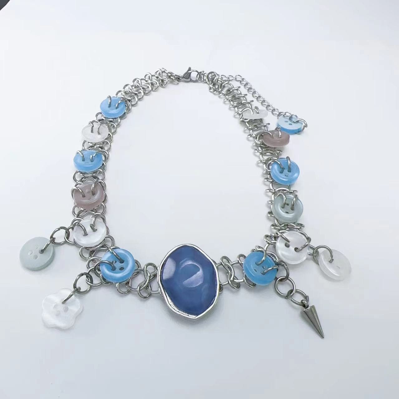 Button beaded pendant choker necklace
