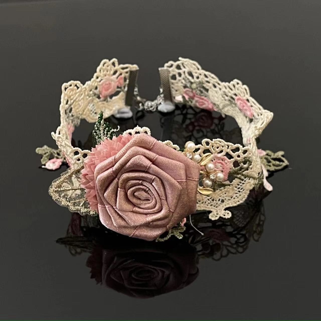 Rose applique lace faux pearl choker necklace