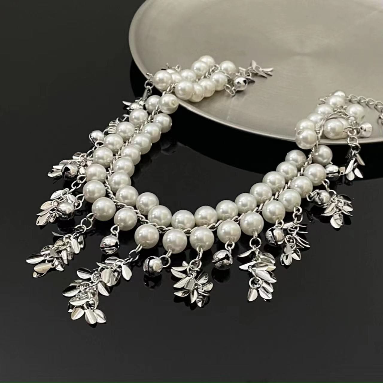 Glitter pendant faux pearl layered choker necklace