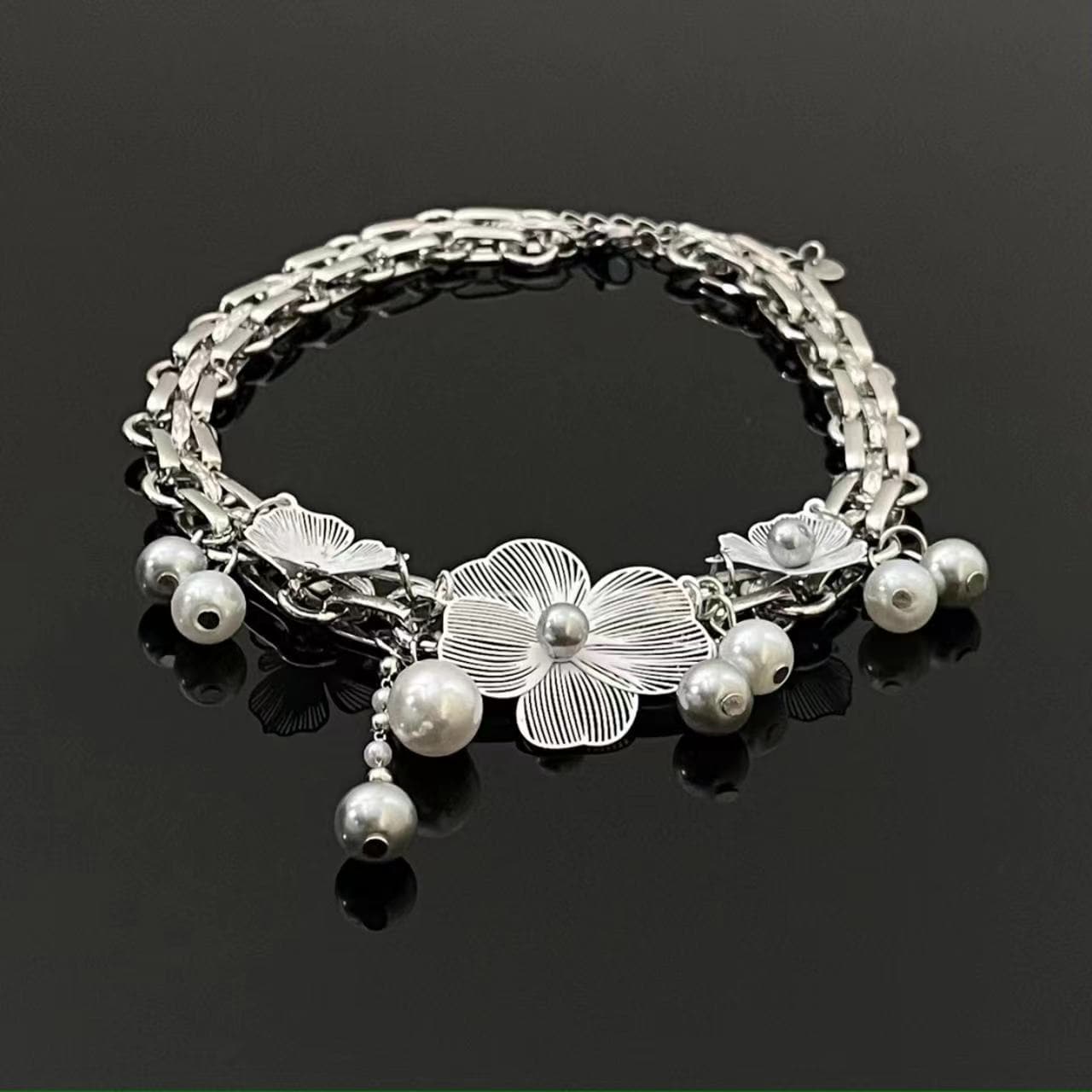 Flower decor faux pearl choker necklace