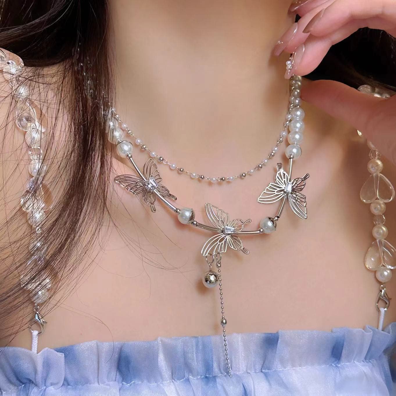 Layered faux pearl butterfly decor choker necklace