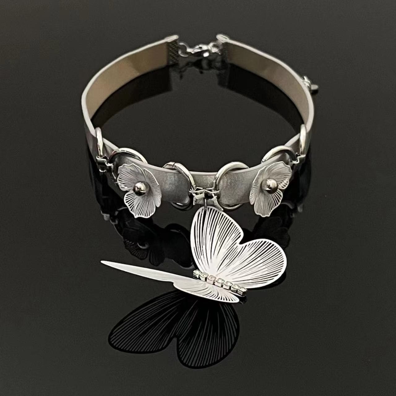 White butterfly decor metal chain choker necklace