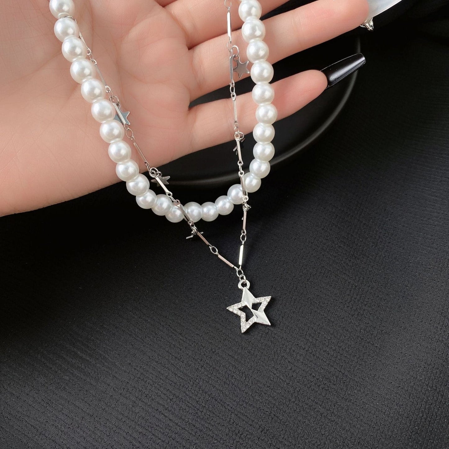 Star pendant faux pearl choker necklace