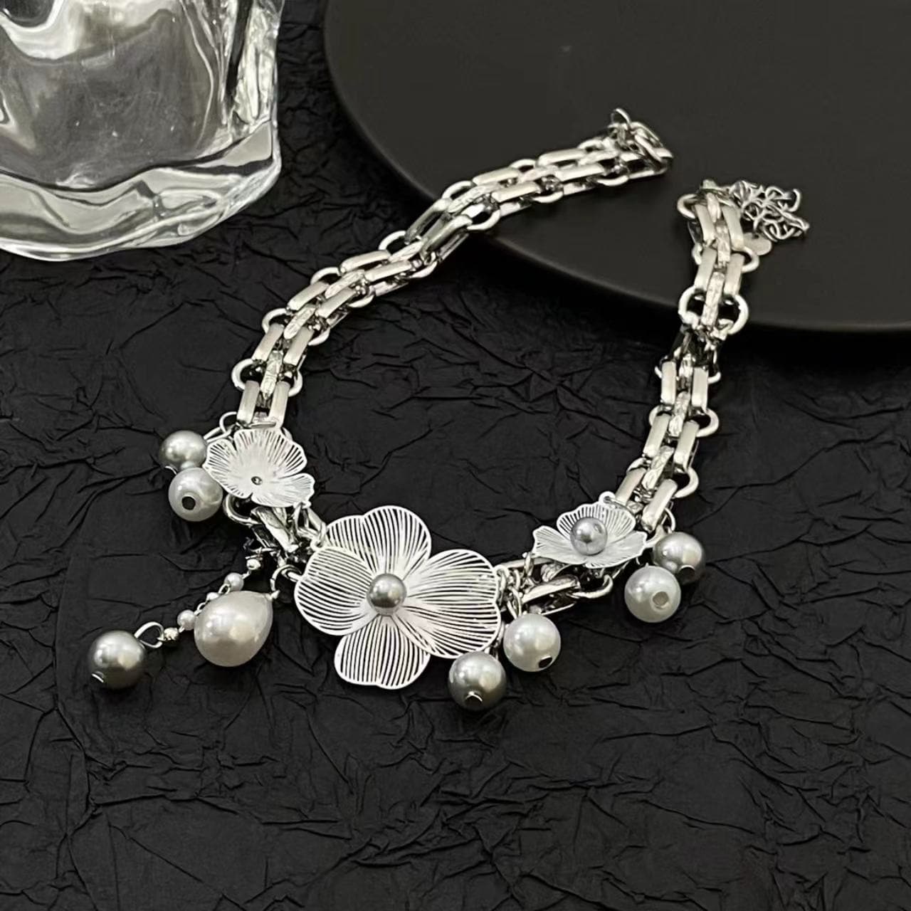 Flower decor faux pearl choker necklace