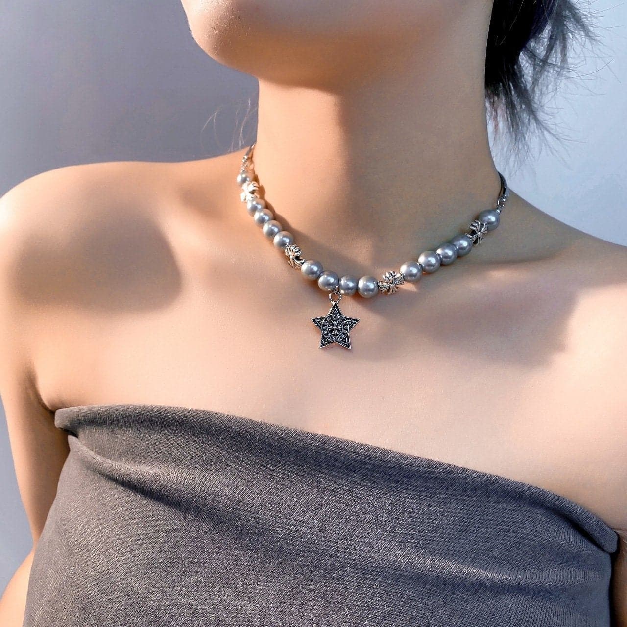 Star pendant faux pearl choker necklace
