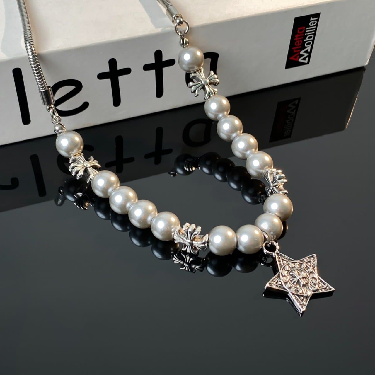 Star pendant faux pearl choker necklace