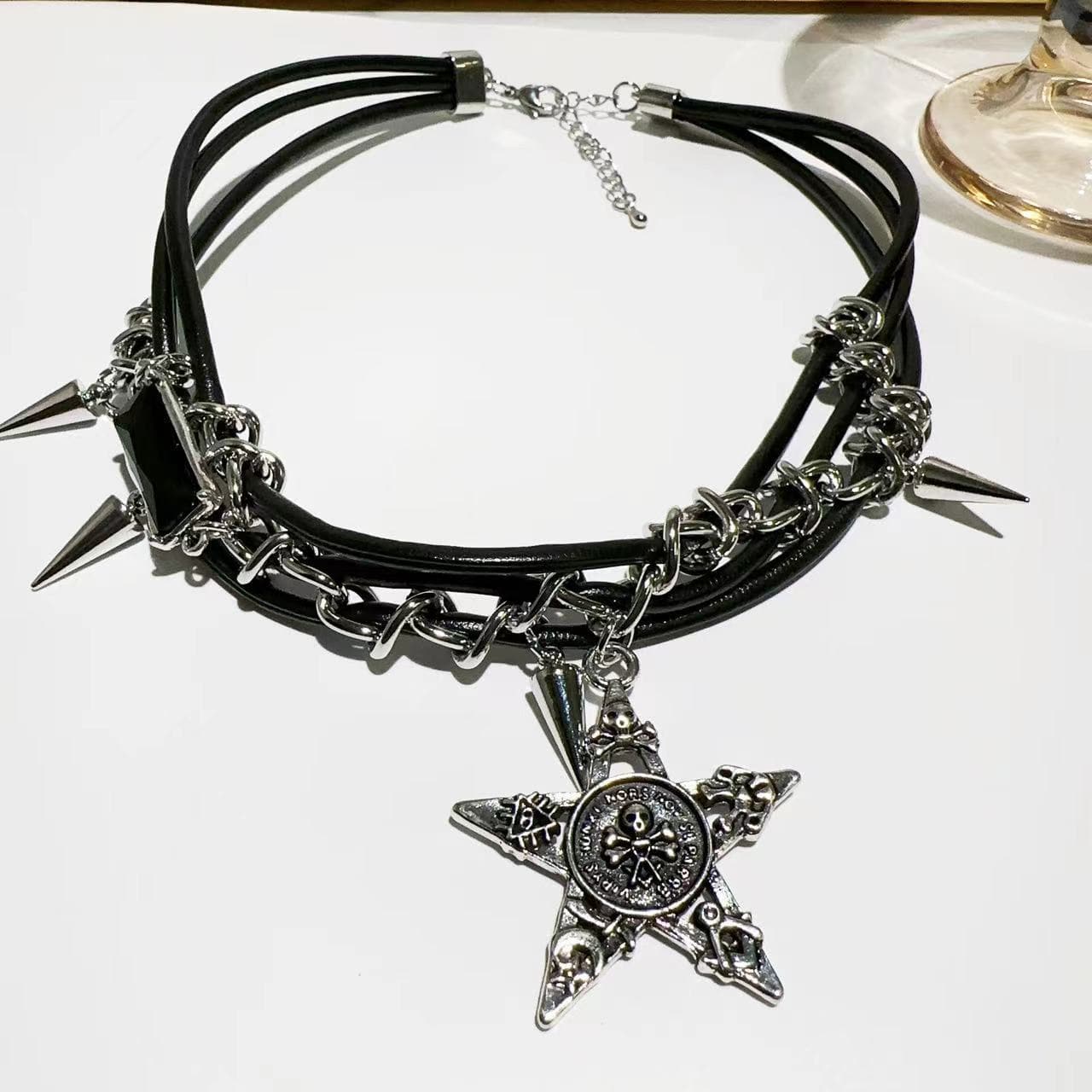 Star pendant rivet adjustable choker necklace