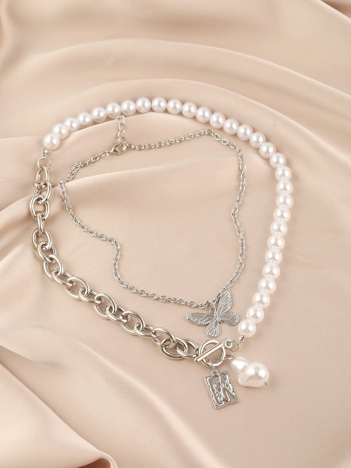 Butterfly faux pearl beaded chain 2 pcs pendant necklace