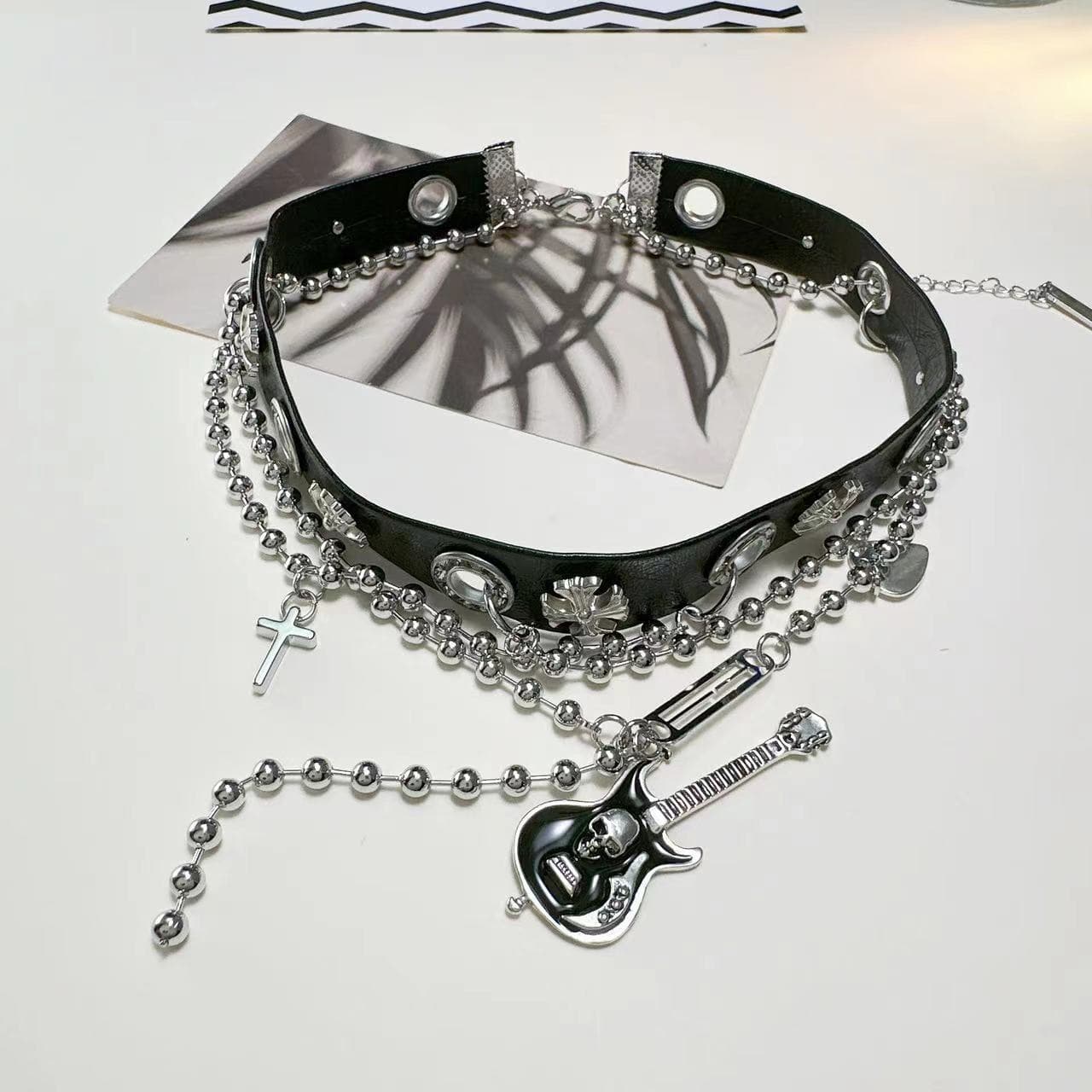 Guitar pendant faux pearl choker necklace