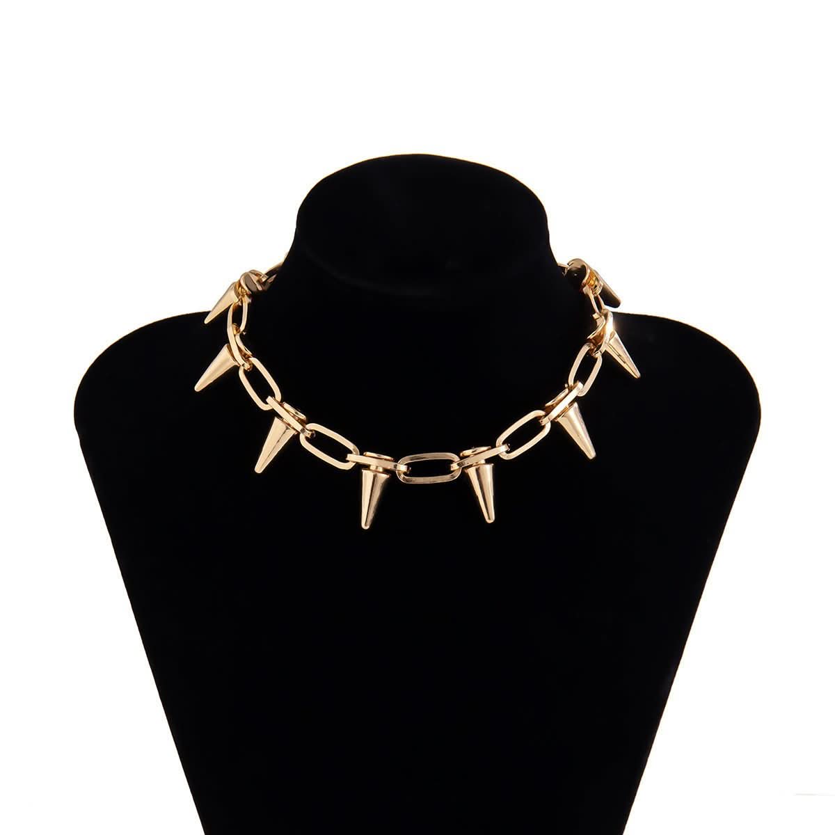 Rivet decor metal chain choker necklace