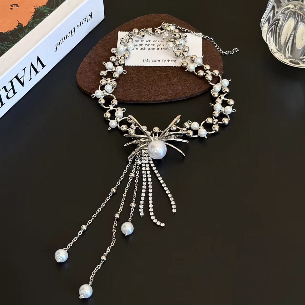Spider decor faux pearl choker necklace