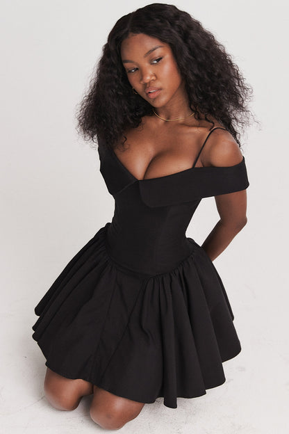 Black – Elegant Femme Fatale V-Neck Dress