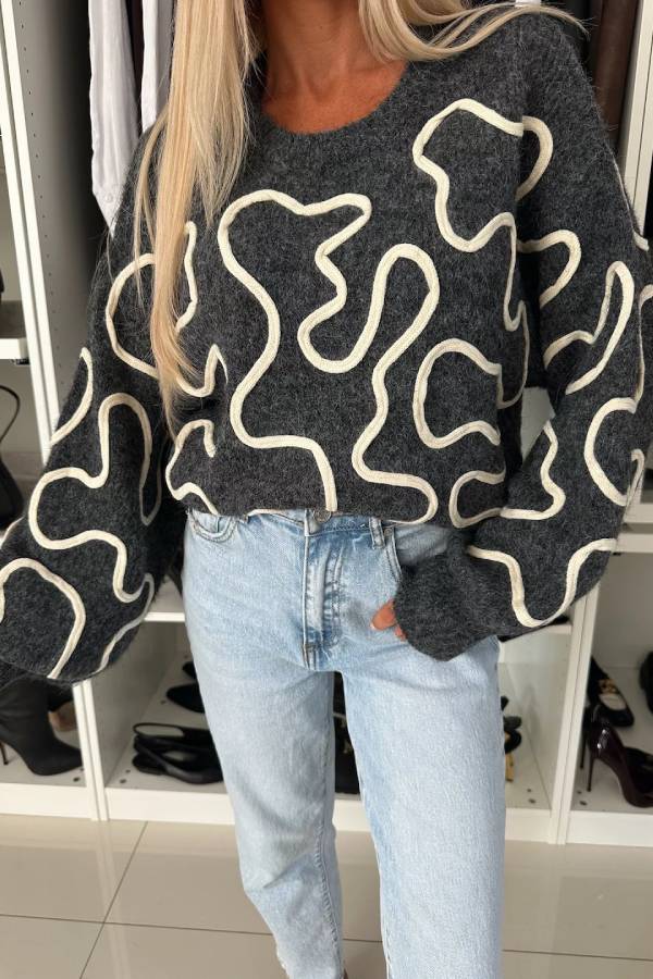 Beautiful Mood Knit Contrast Color Sewing Line Pattern Loose Sweater