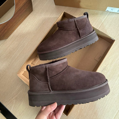 Winter boots with built-in fur on thick soles