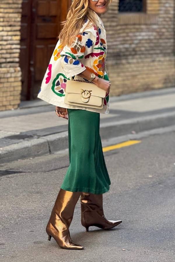 White denim overshirt embroidered with bright colors and pockets