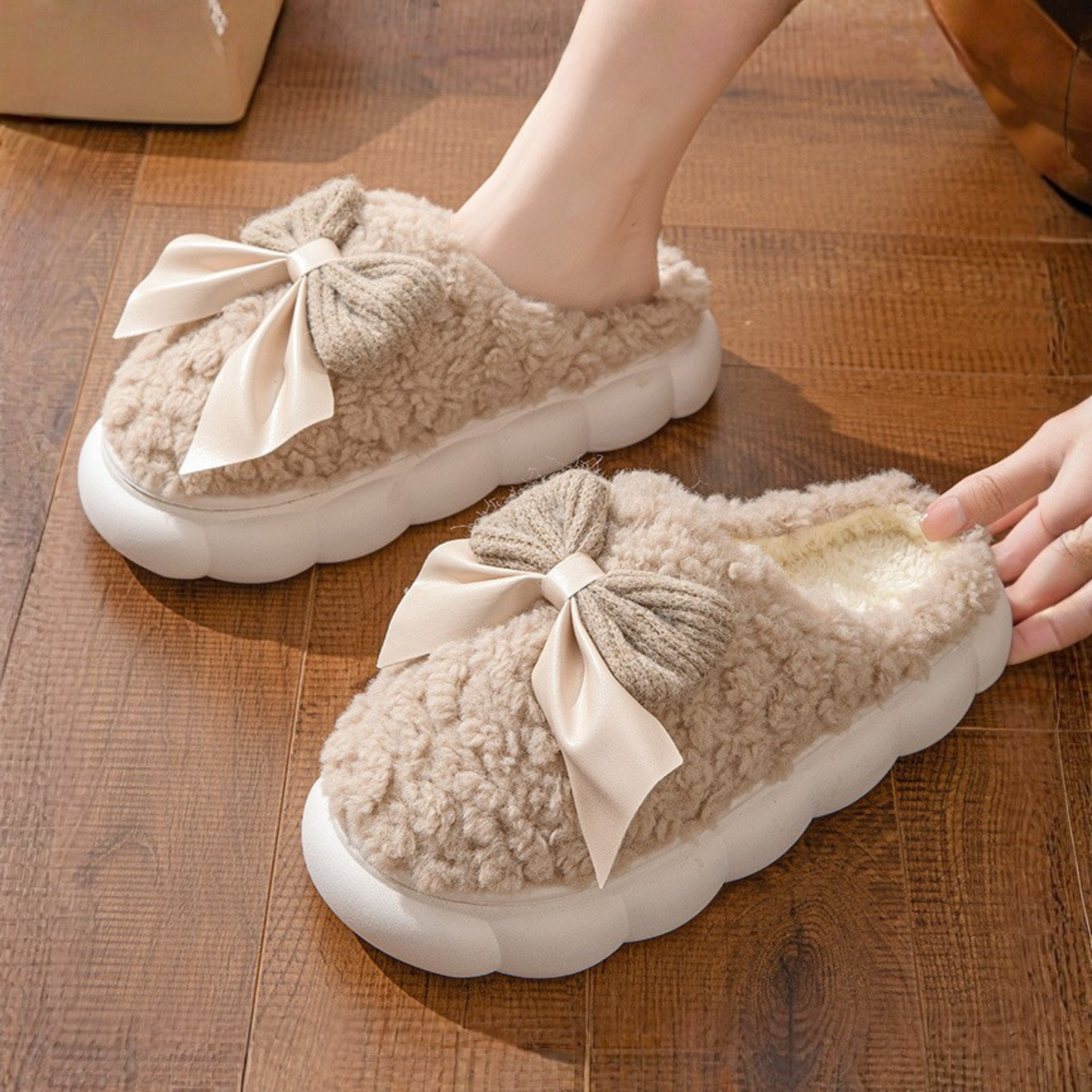AmyVictoria™ - Comfy Fluffy Indoor Plush Non-Slip Slippers