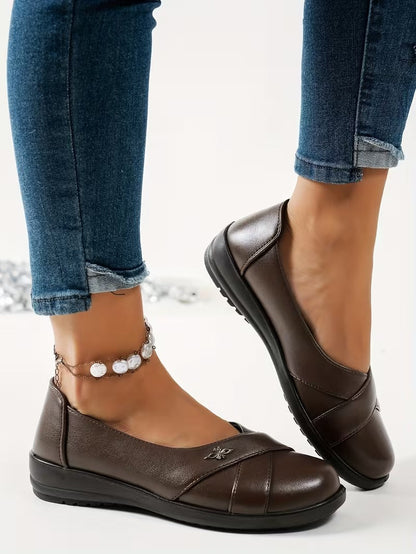 Women's Black Closed-Toe Leather Flats – Comfortable Casual Slip-On Shoes