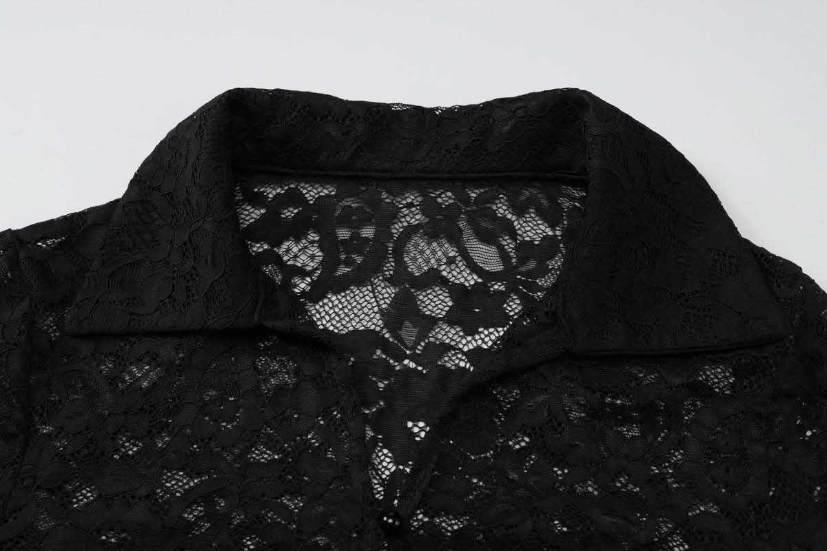 Long sleeve turnover collar lace button top