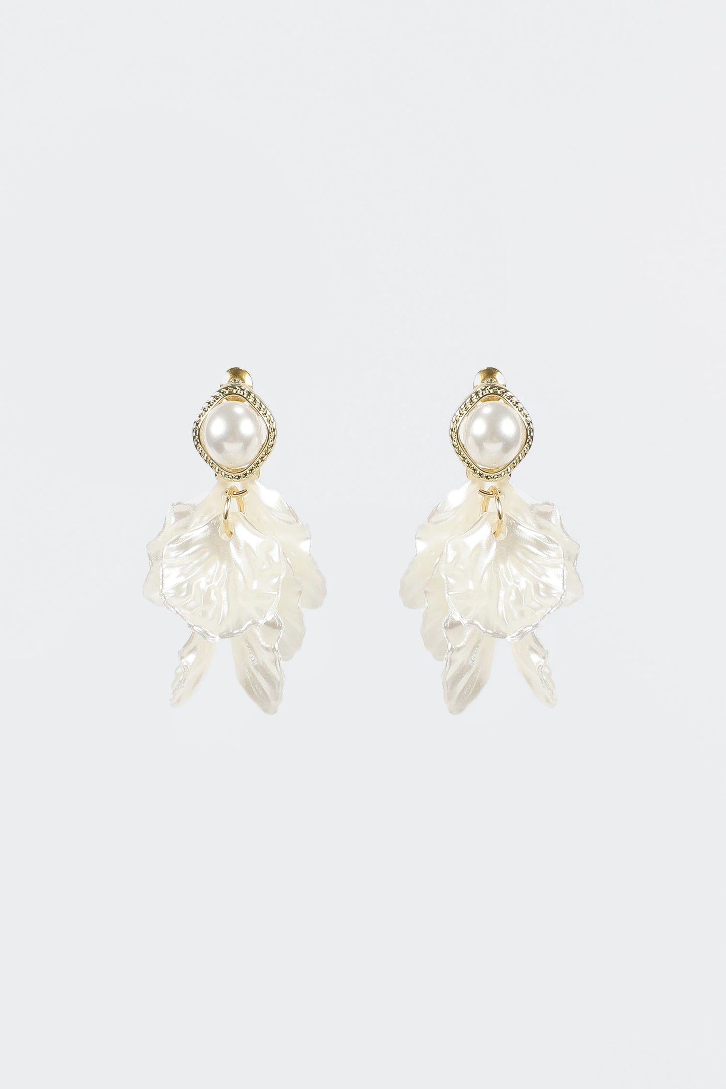 Faux Pearl Flower Earrrings