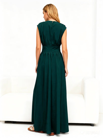 Chic Fitted Emerald Green Gown With Pleated Skirt Perfect For Formal Events