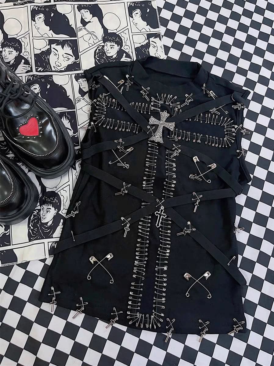 Crewneck sleeveless cross applique top