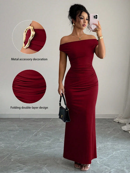 Off-shoulder Off Shoulder Pleated Metal Buckle Maxi Dresses