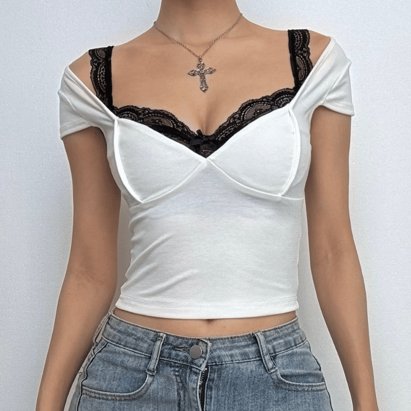 Short sleeve lace hem v neck contrast top