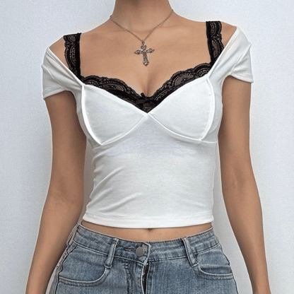 Short sleeve lace hem v neck contrast top