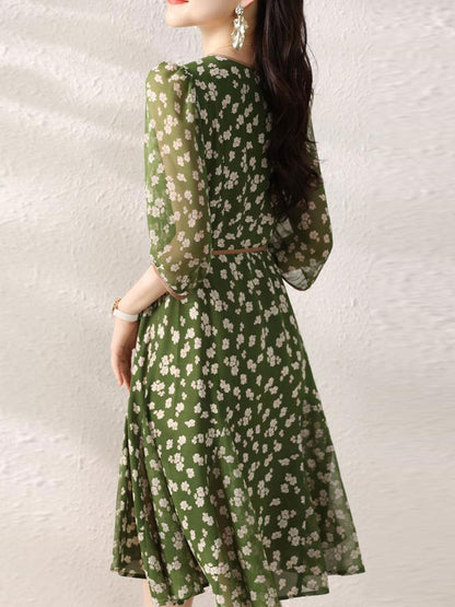 Molly Retro Floral Wrap Waisted Dress-Black Middle