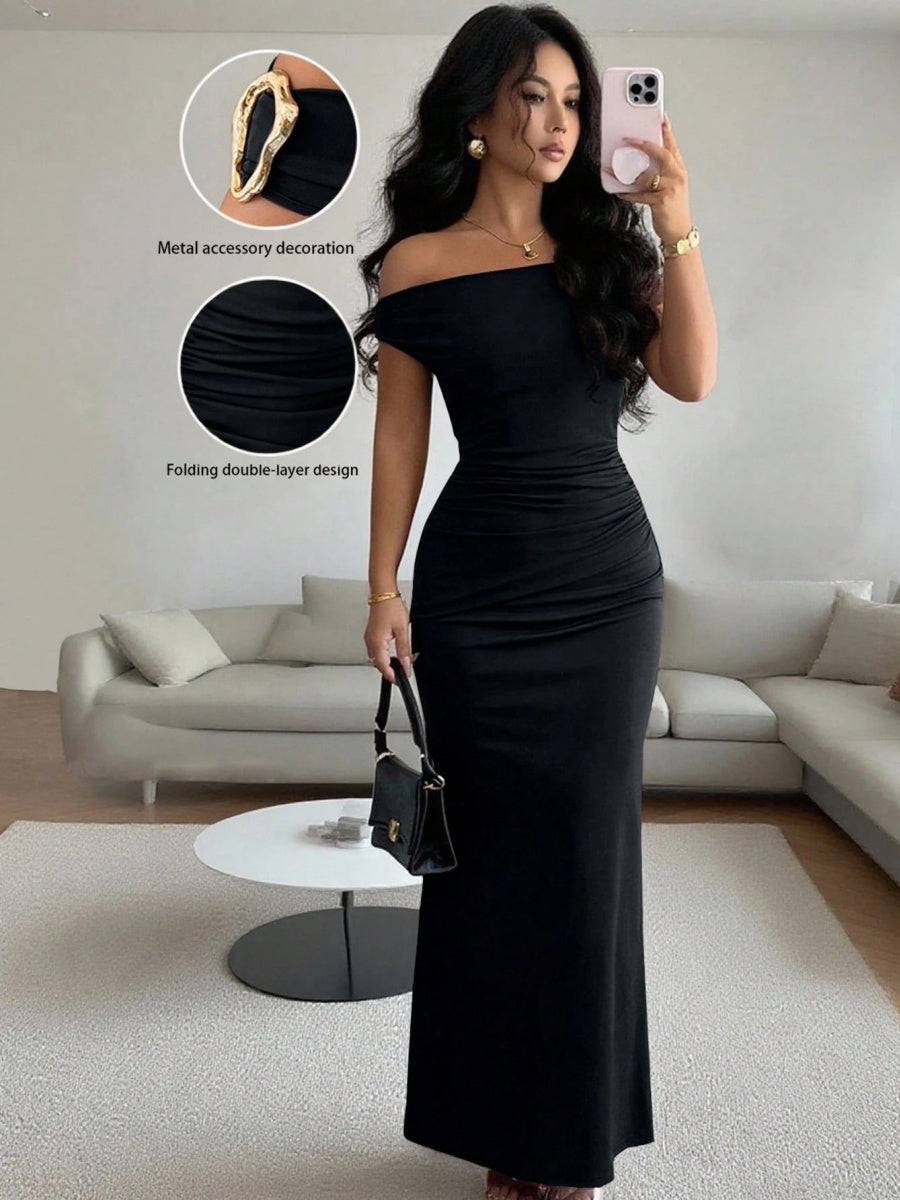 Off-shoulder Off Shoulder Pleated Metal Buckle Maxi Dresses
