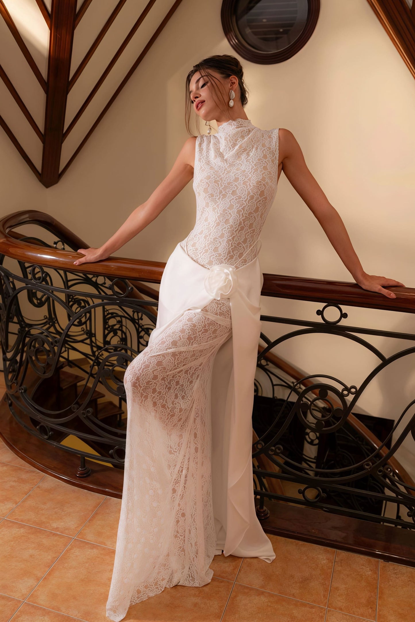 Sleeveless High Neck Flower Lace Patchwork Reception Dress