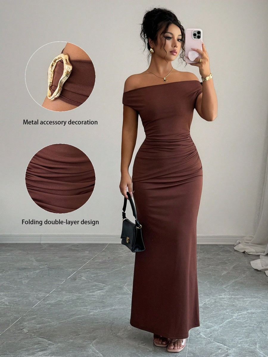 Off-shoulder Off Shoulder Pleated Metal Buckle Maxi Dresses