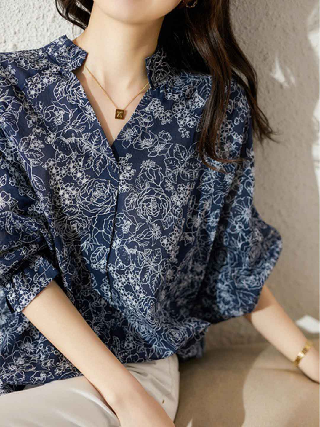 Bella Elegant V-Neck Lantern Sleeve Floral Printed Top