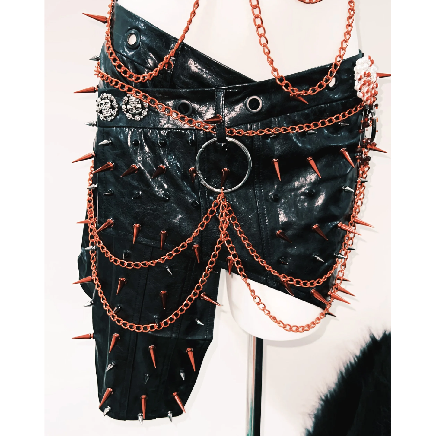 PU leather rivet o ring metal chain mini skirt set