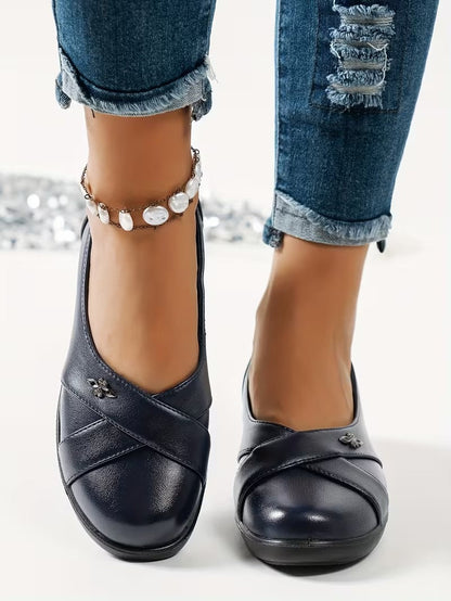 Women's Black Closed-Toe Leather Flats – Comfortable Casual Slip-On Shoes